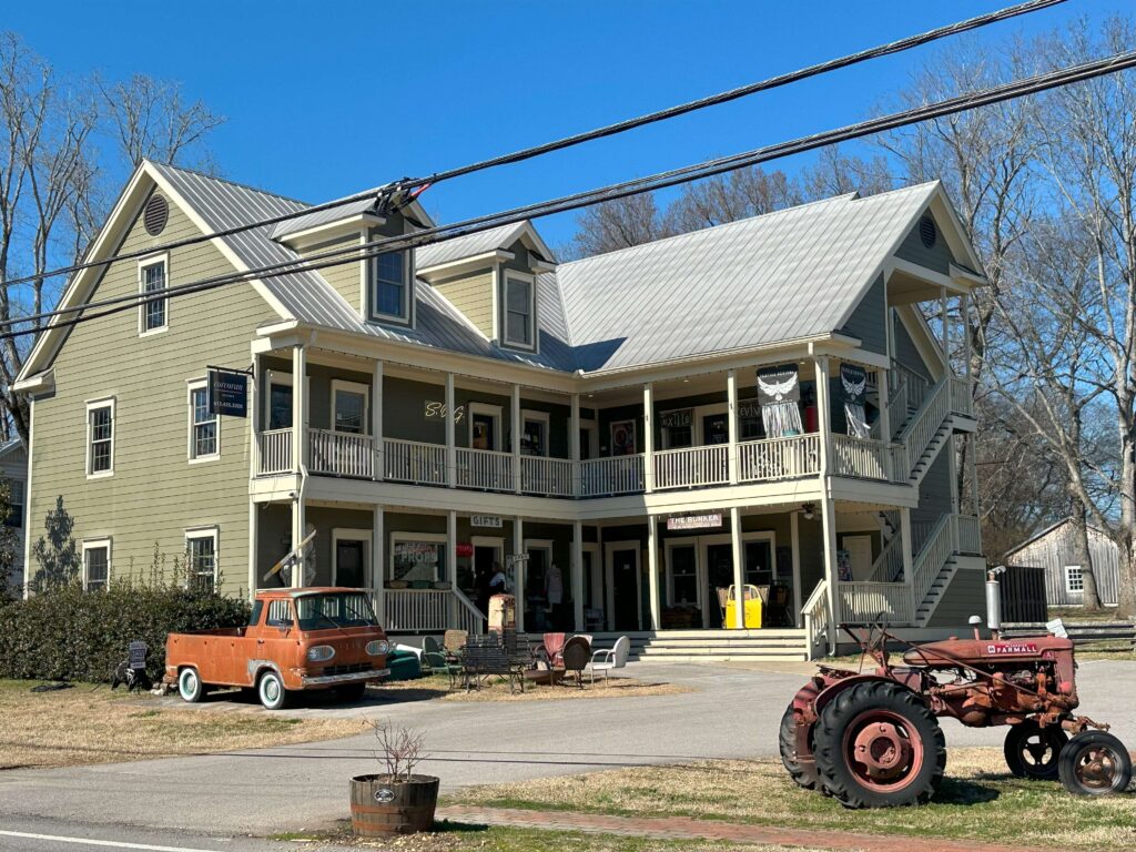 Leiper's Fork Tennessee shops