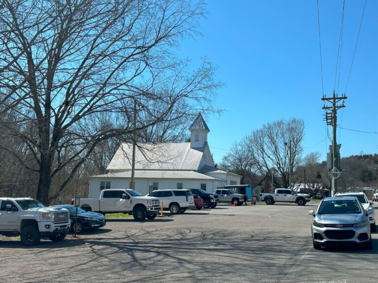 Paid parking in Leiper's Fork