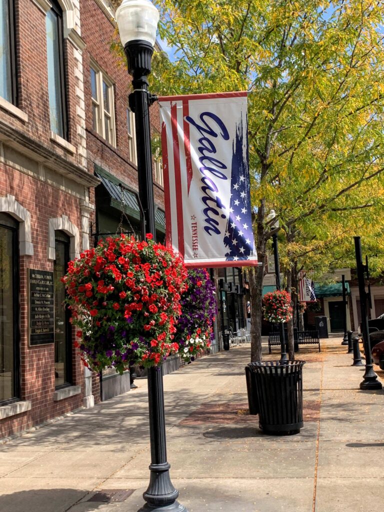 Weekend Trip on the Square in Gallatin