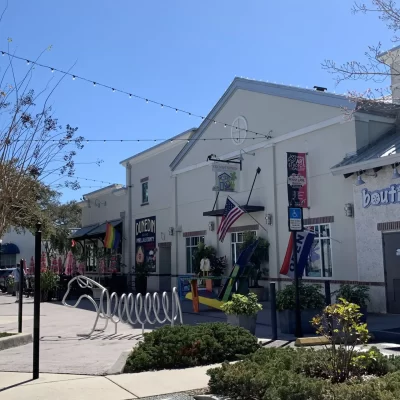 Shopping and eating downtown Dunedin Florida